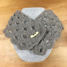 Load image into Gallery viewer, Ai Crochet Vintage Button scarf