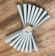 Load image into Gallery viewer, Opal &amp; Diamond gold ring Ai9