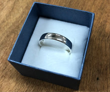 Load image into Gallery viewer, Hammerd or Shiny Wedding Rings Ai