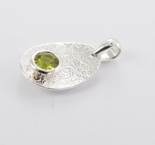 Load image into Gallery viewer, Petal pendant Ai88