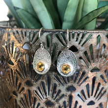 Load image into Gallery viewer, Petal Earrings Ai174