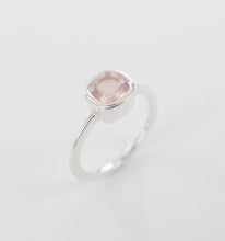 Load image into Gallery viewer, Little Rosequartz Cushion Ring Ai152