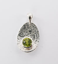 Load image into Gallery viewer, Petal pendant Ai88