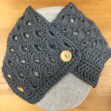 Load image into Gallery viewer, Ai Crochet Vintage Button scarf