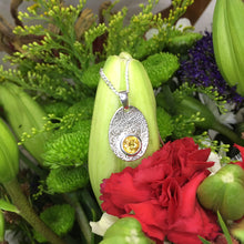 Load image into Gallery viewer, Petal pendant Ai88