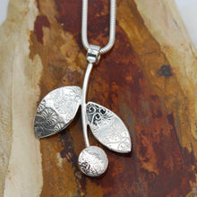 Load image into Gallery viewer, Double Leaf Pendant Ai64