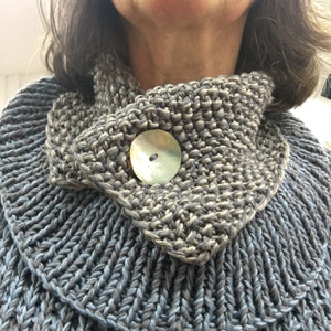 Button scarf Ai