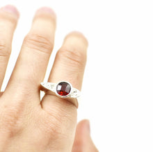 Load image into Gallery viewer, Swirl top Ring Ai120